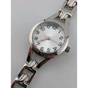 Time & Tru Women's Watch 24mm Case 7" Silver Band Easy Read Dial- New Battery